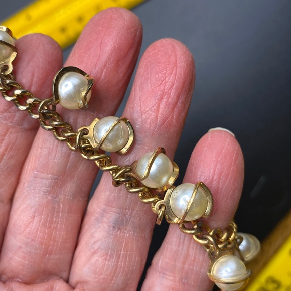 Vintage Gold Tone Bracelet Wire Wrapped Faux Pearls Christian Religious 7" - Picture 4 of 6